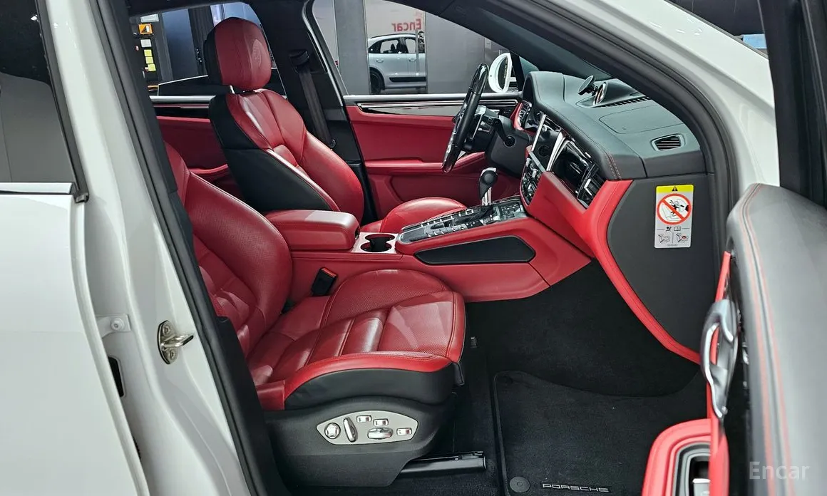 Фото 10 - Porsche Macan