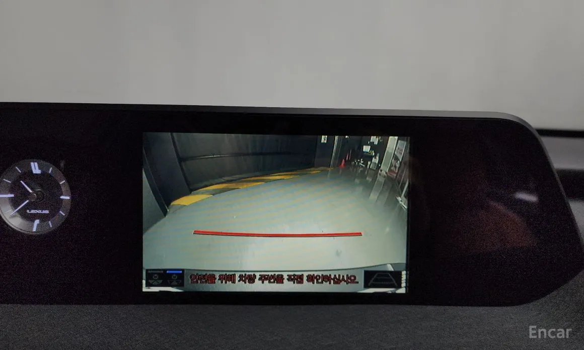 Фото 16 - Lexus UX