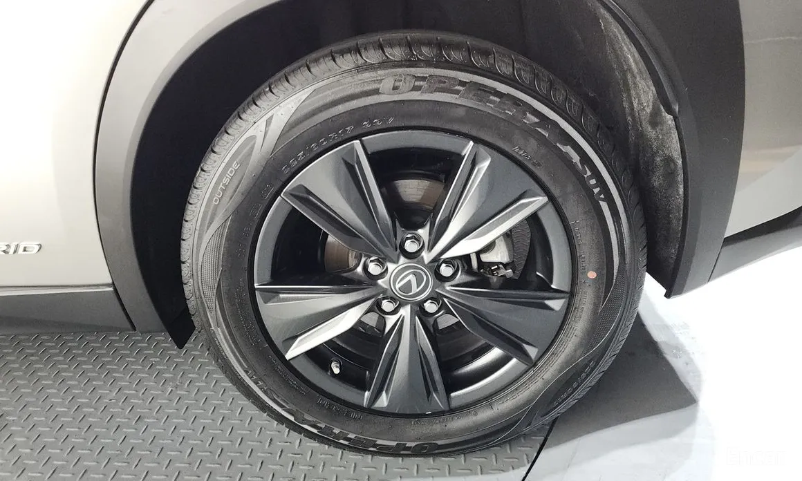 Фото 5 - Lexus UX