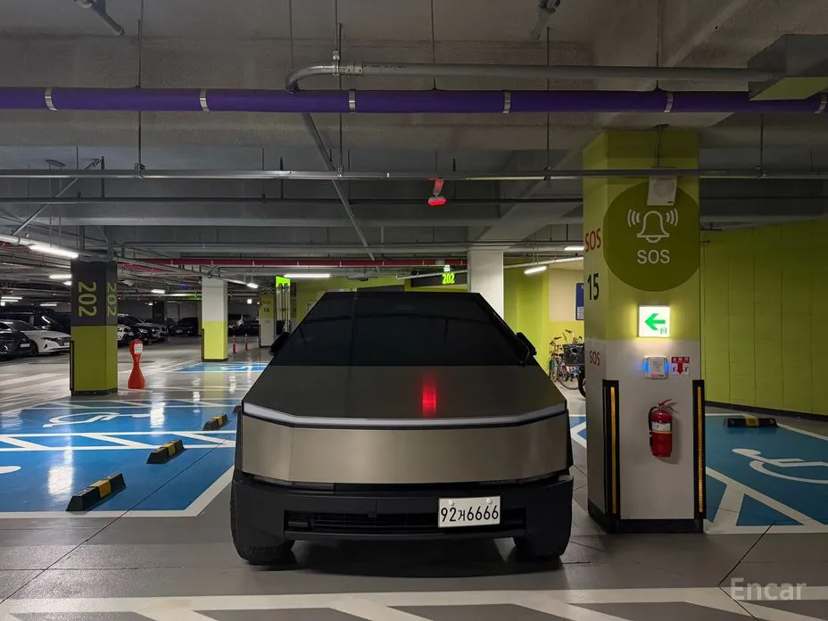 Фото 1 - Tesla Cybertruck