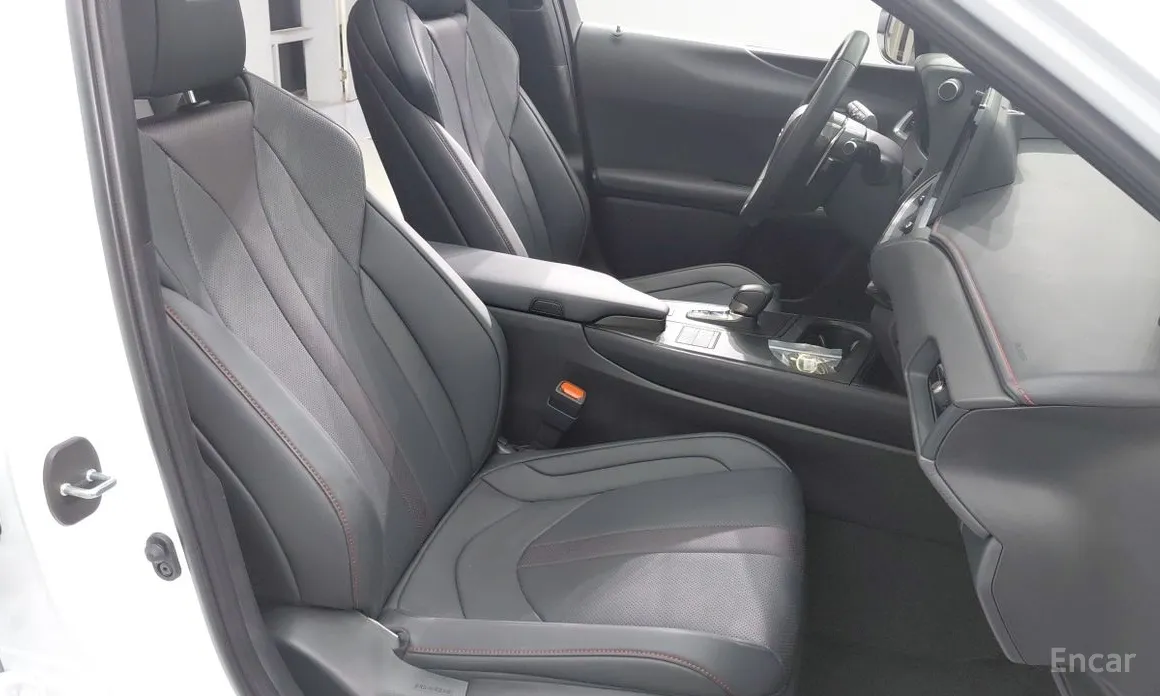 Фото 10 - Lexus UX