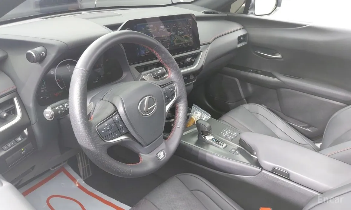 Фото 11 - Lexus UX