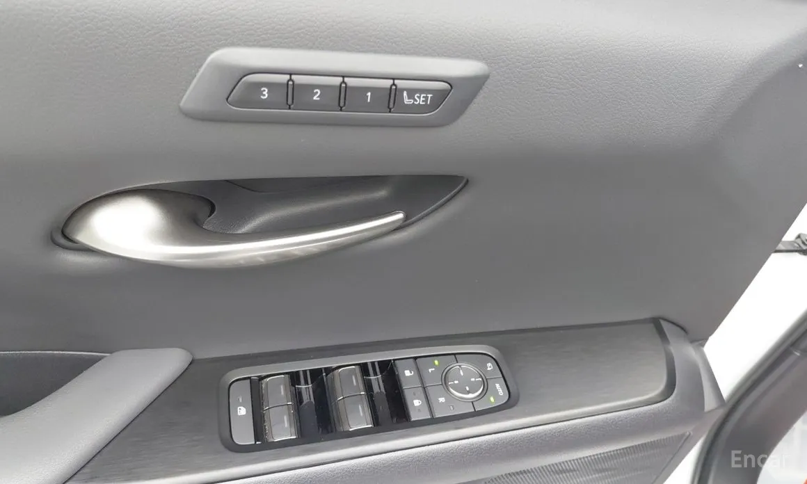 Фото 12 - Lexus UX