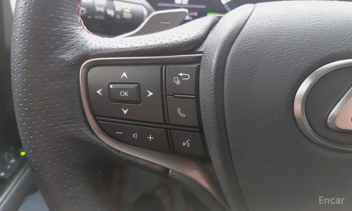 Фото 13 - Lexus UX