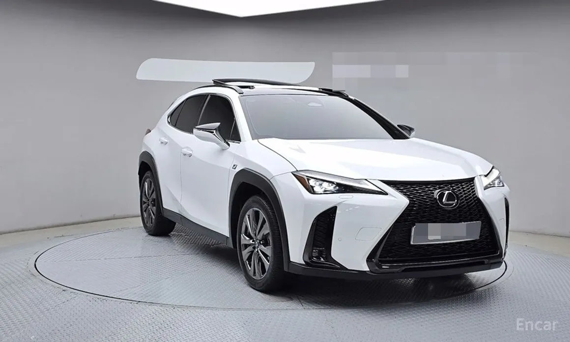 Фото 3 - Lexus UX