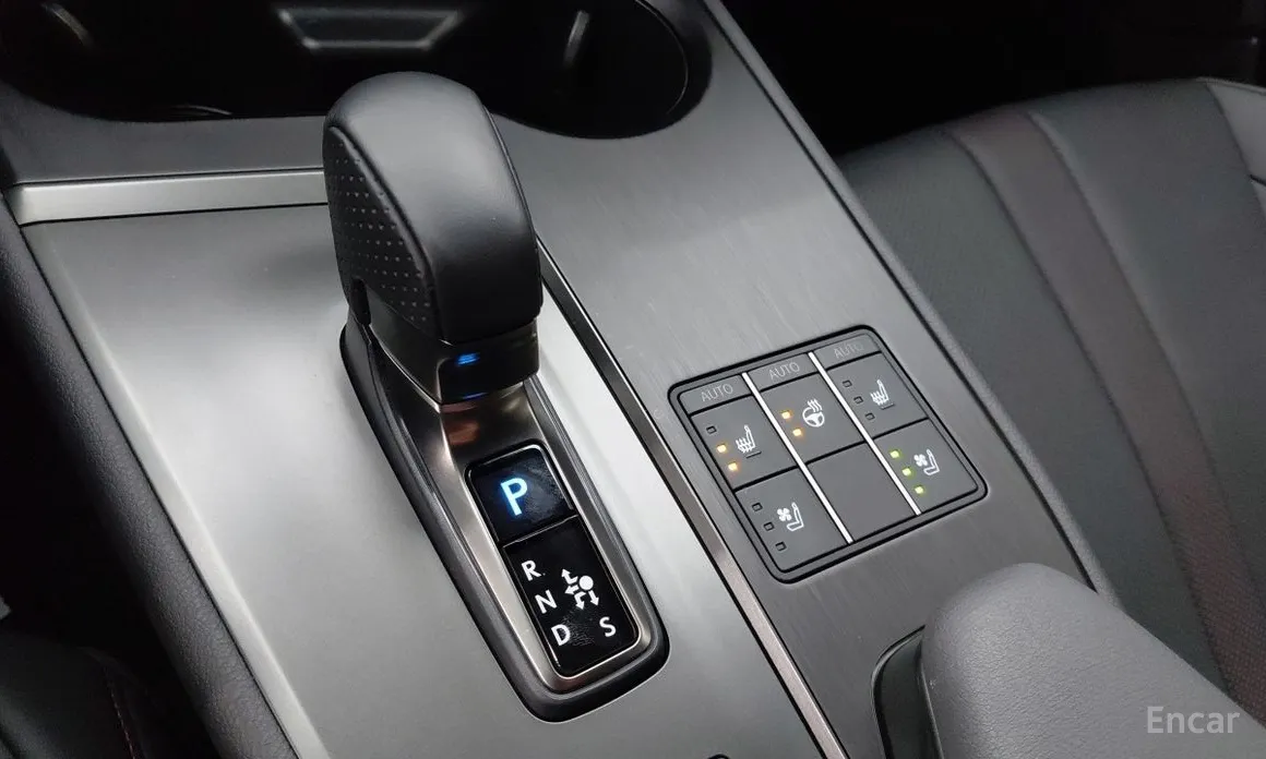 Фото 9 - Lexus UX