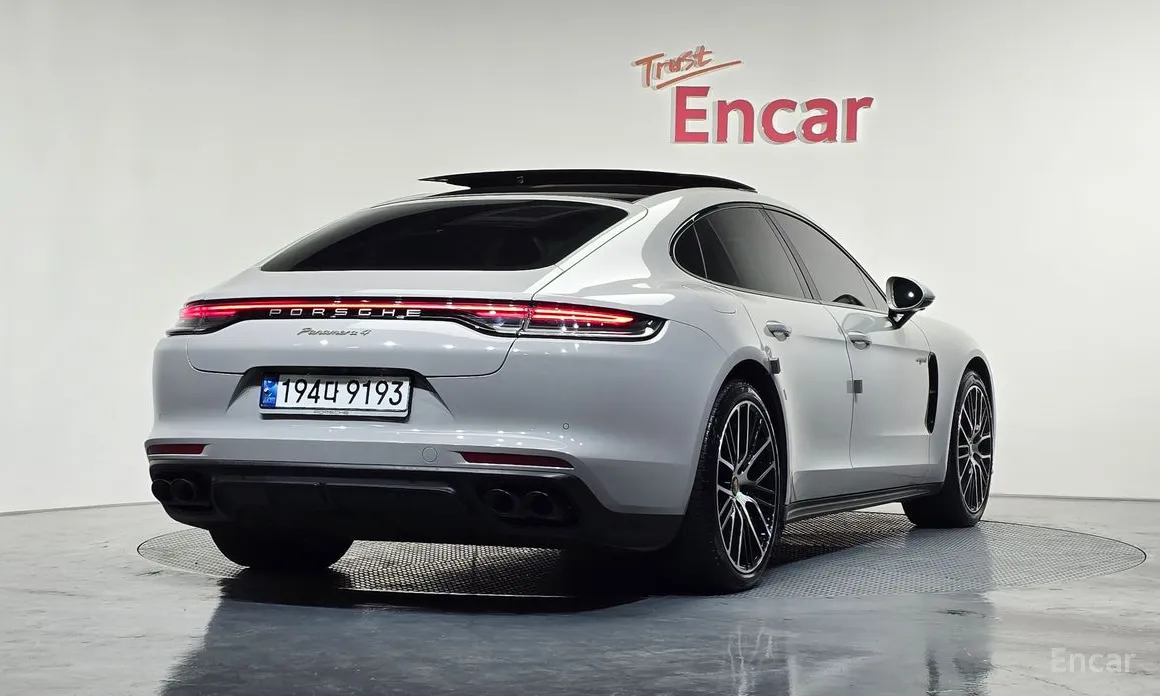 Фото 2 - Porsche Panamera