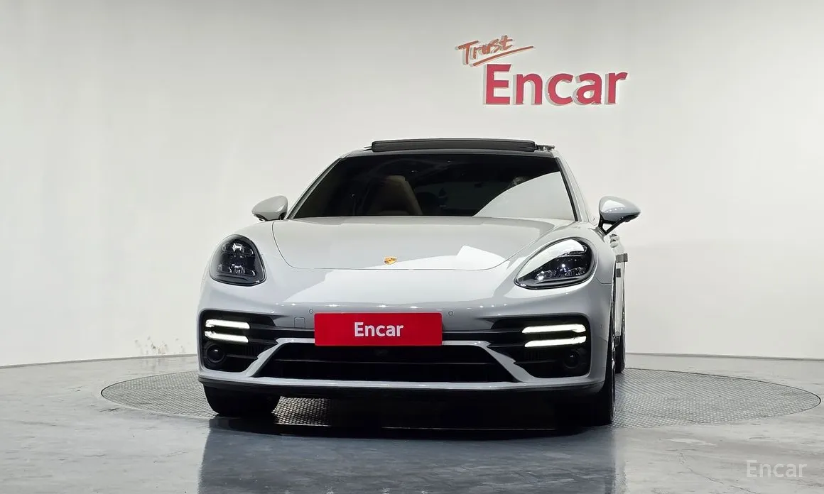 Фото 3 - Porsche Panamera