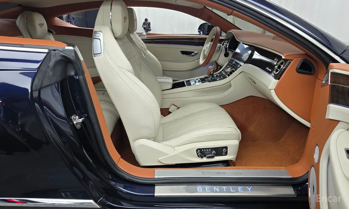 Фото 11 - Bentley Continental GT