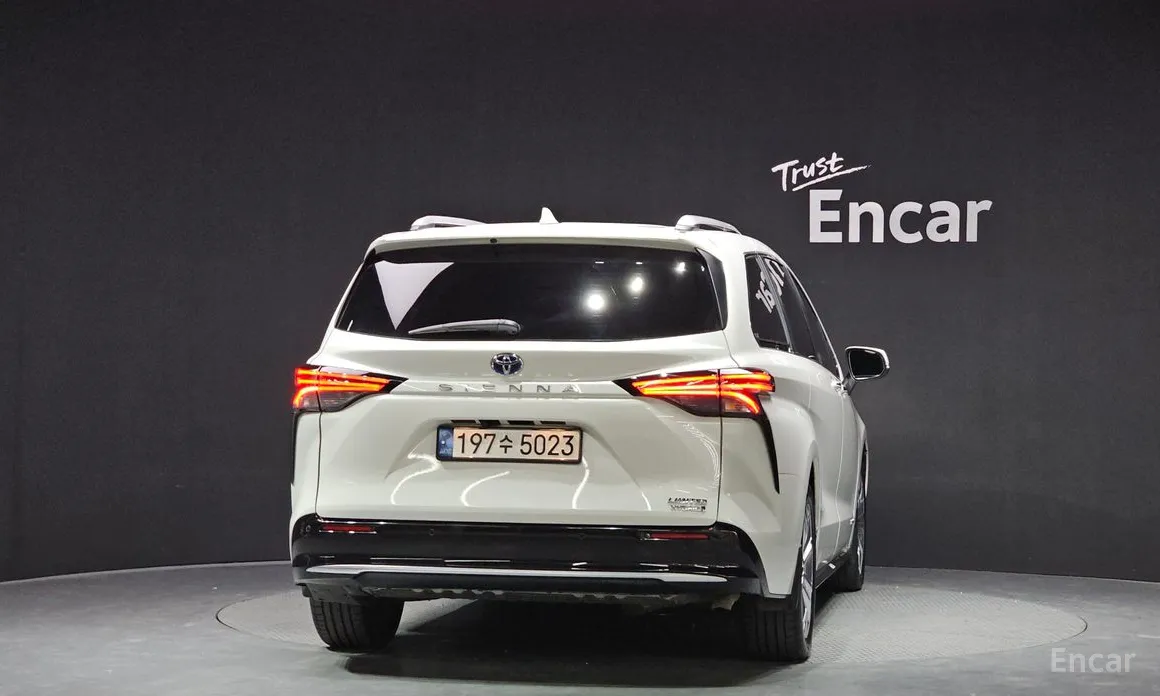 Фото 4 - Toyota Sienna