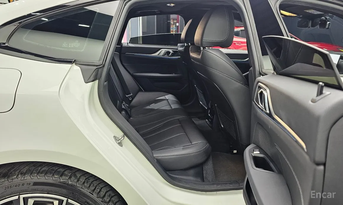 Фото 12 - BMW i4