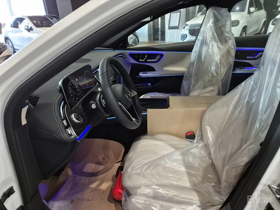 Фото 10 - Mercedes-Benz E-Class