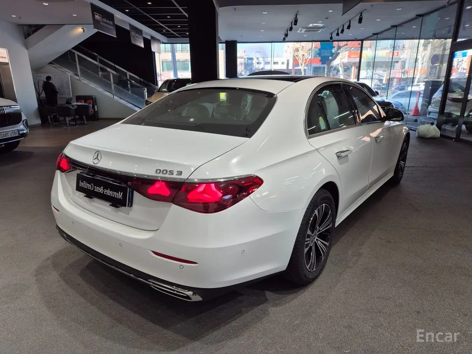 Фото 2 - Mercedes-Benz E-Class