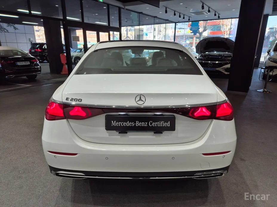 Фото 4 - Mercedes-Benz E-Class