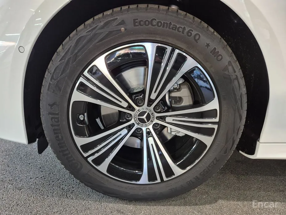 Фото 5 - Mercedes-Benz E-Class