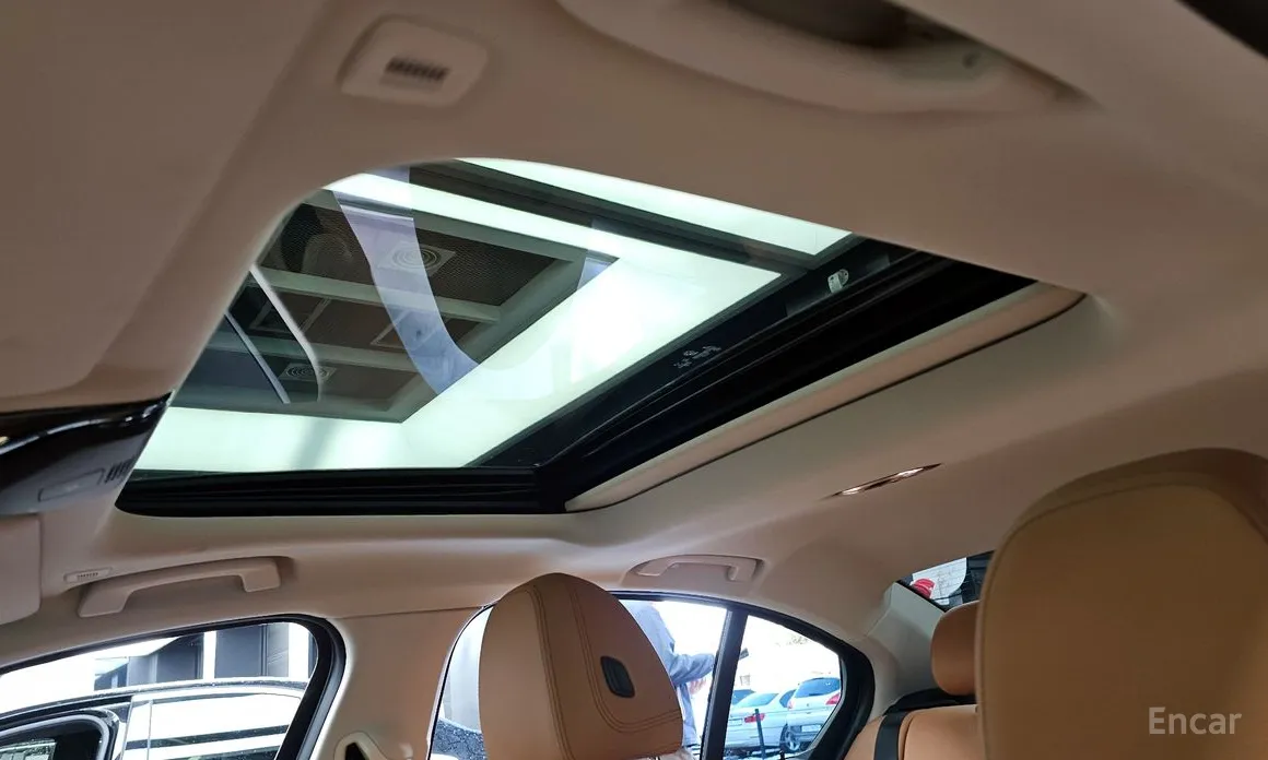 Photo 18 - BMW 3 Series