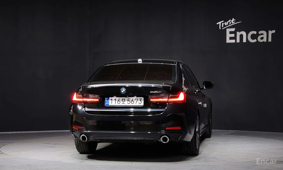 Photo 4 - BMW 3 Series
