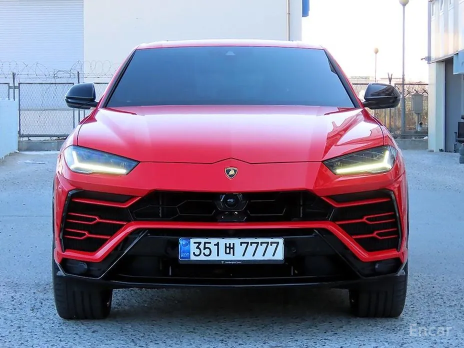 Фото 1 - Lamborghini Urus