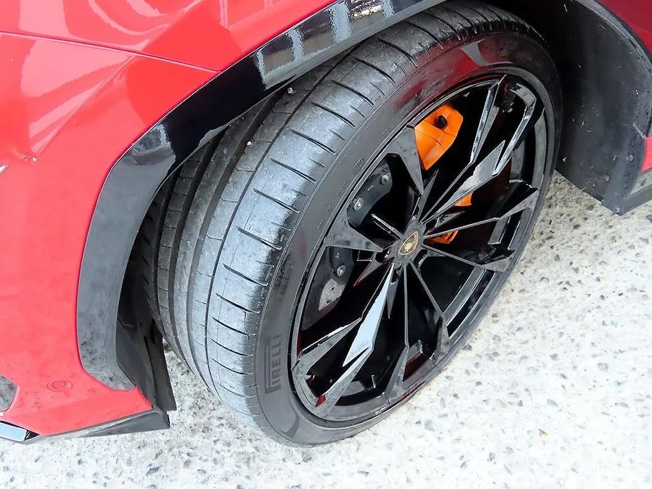 Фото 20 - Lamborghini Urus