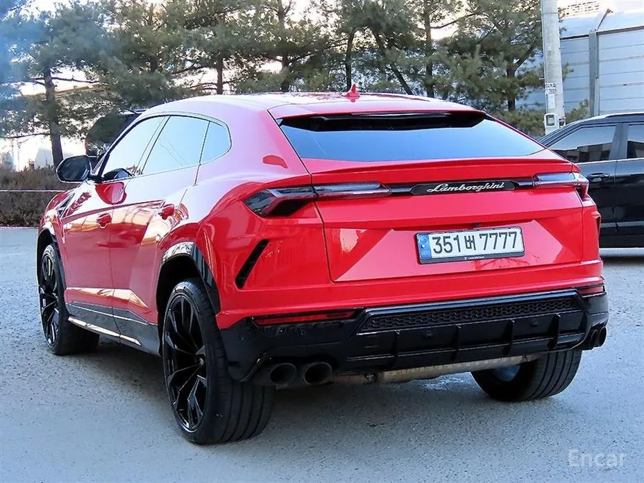 Фото 3 - Lamborghini Urus