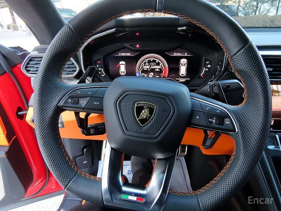 Фото 8 - Lamborghini Urus