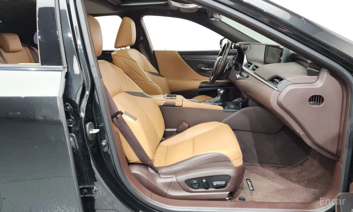 Фото 11 - Lexus ES