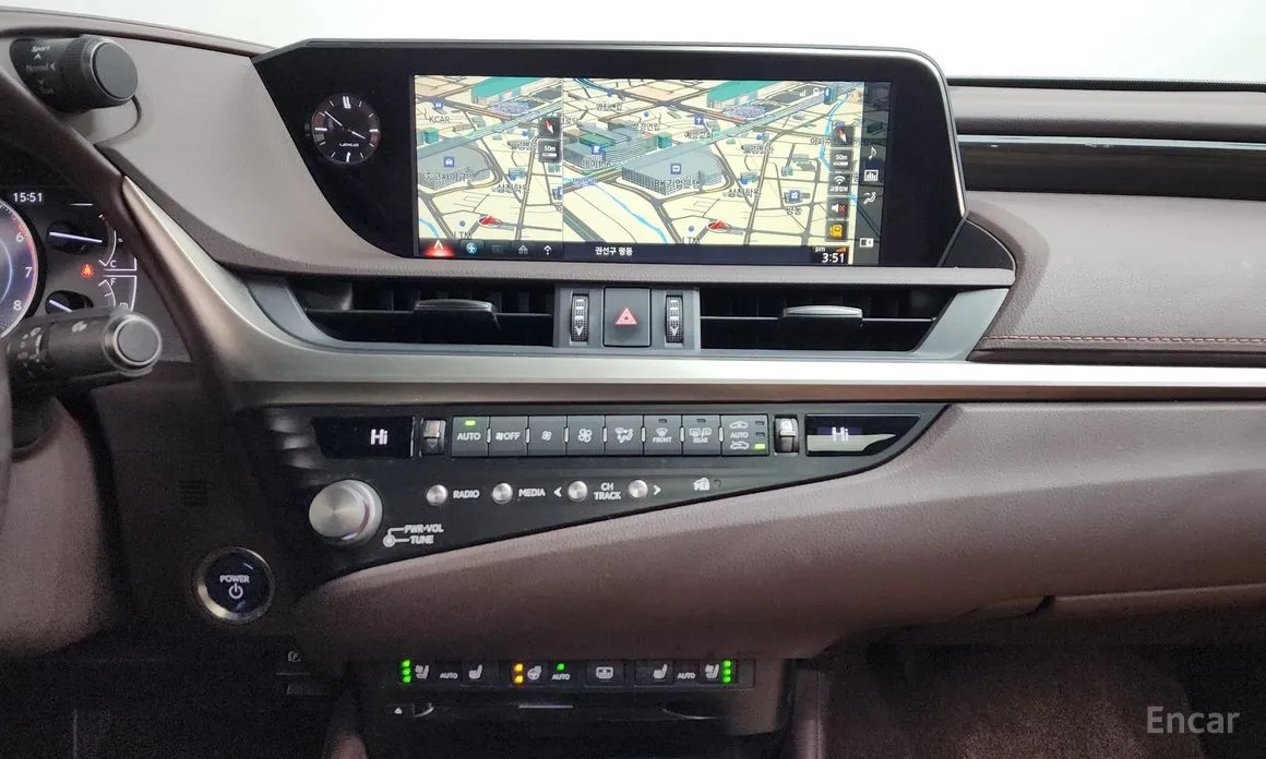 Фото 14 - Lexus ES