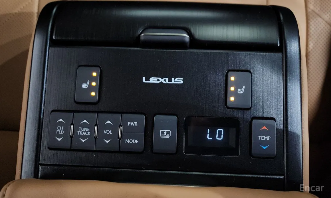 Фото 18 - Lexus ES