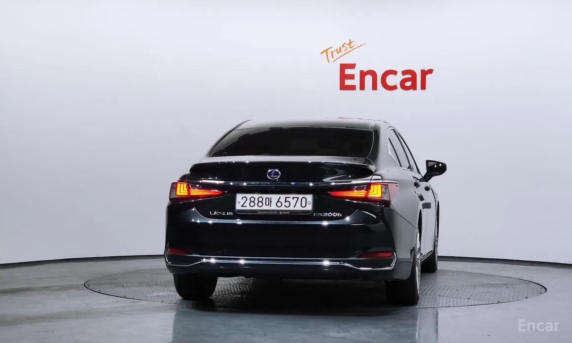 Фото 4 - Lexus ES