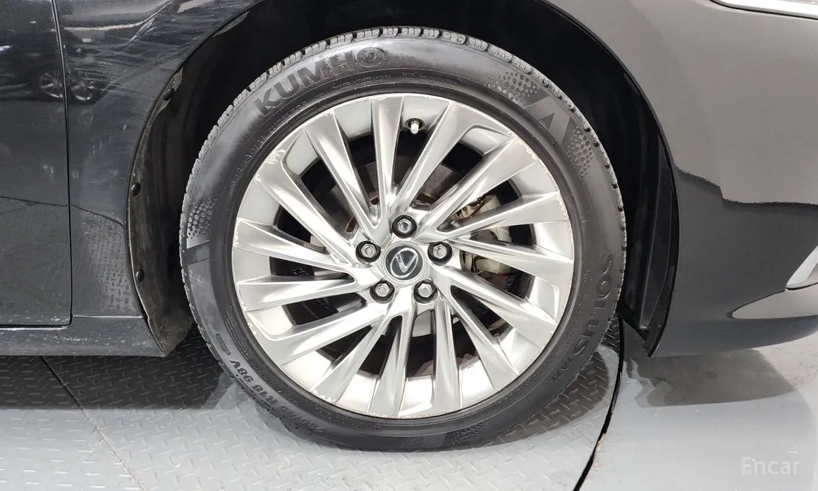 Фото 5 - Lexus ES