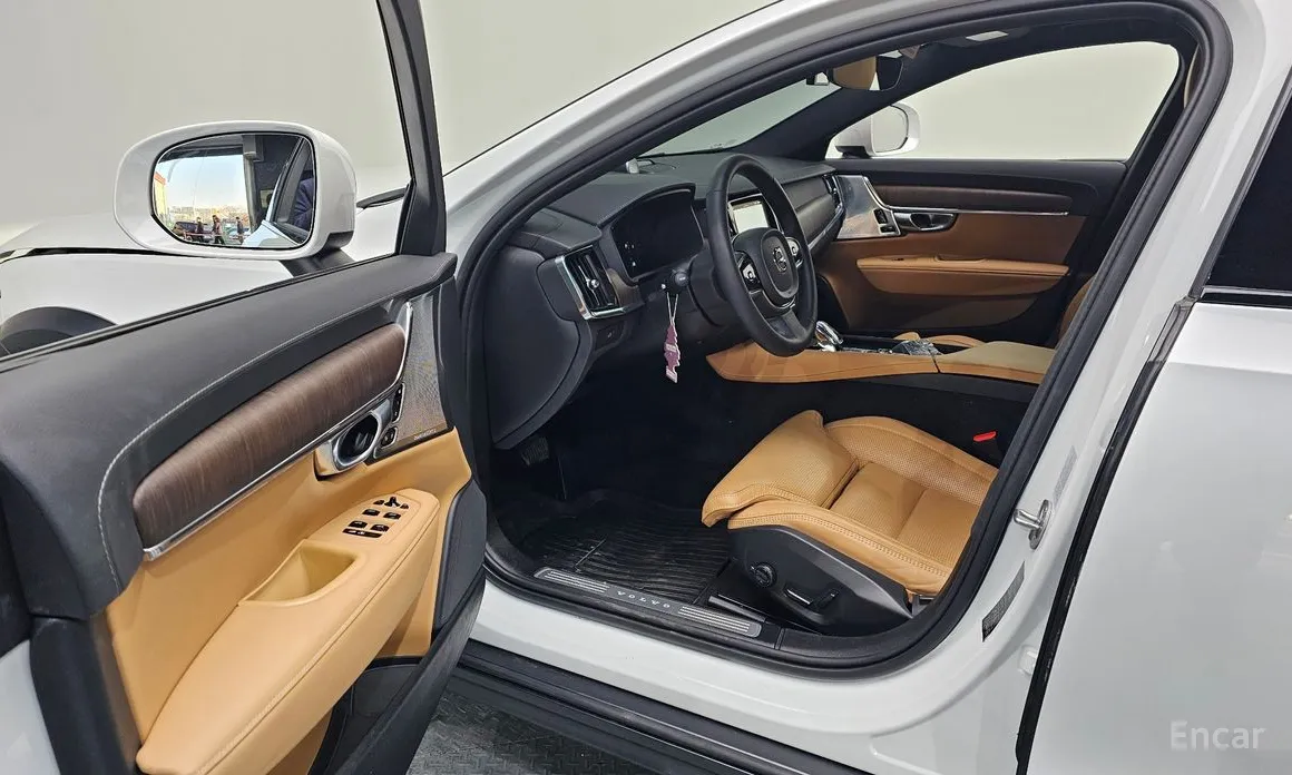 Фото 10 - Volvo V90