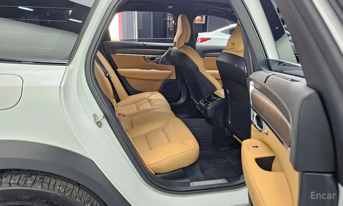 Фото 12 - Volvo V90