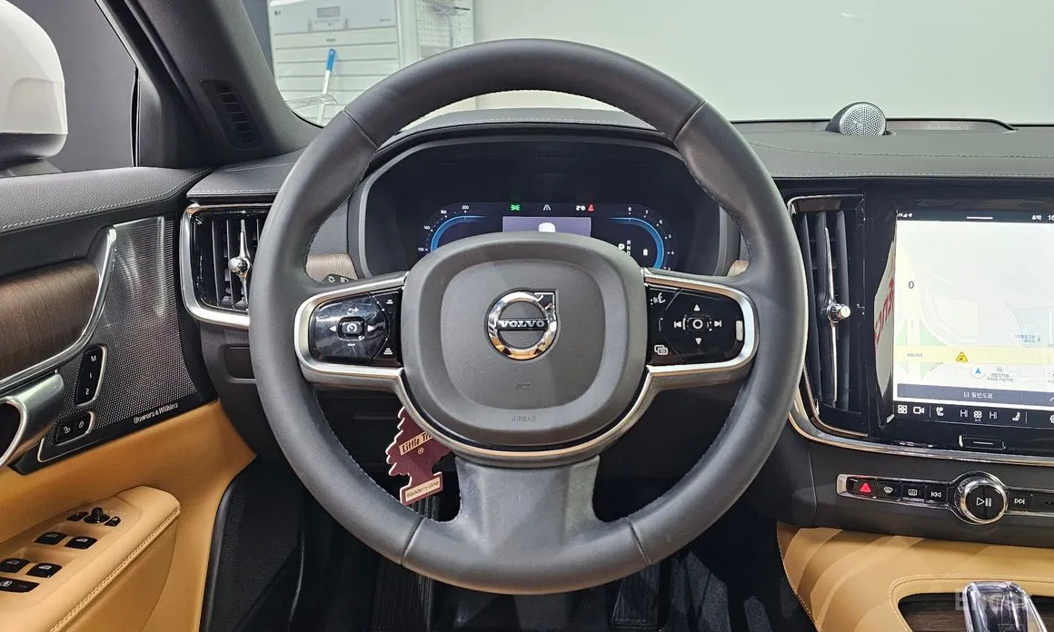 Фото 13 - Volvo V90