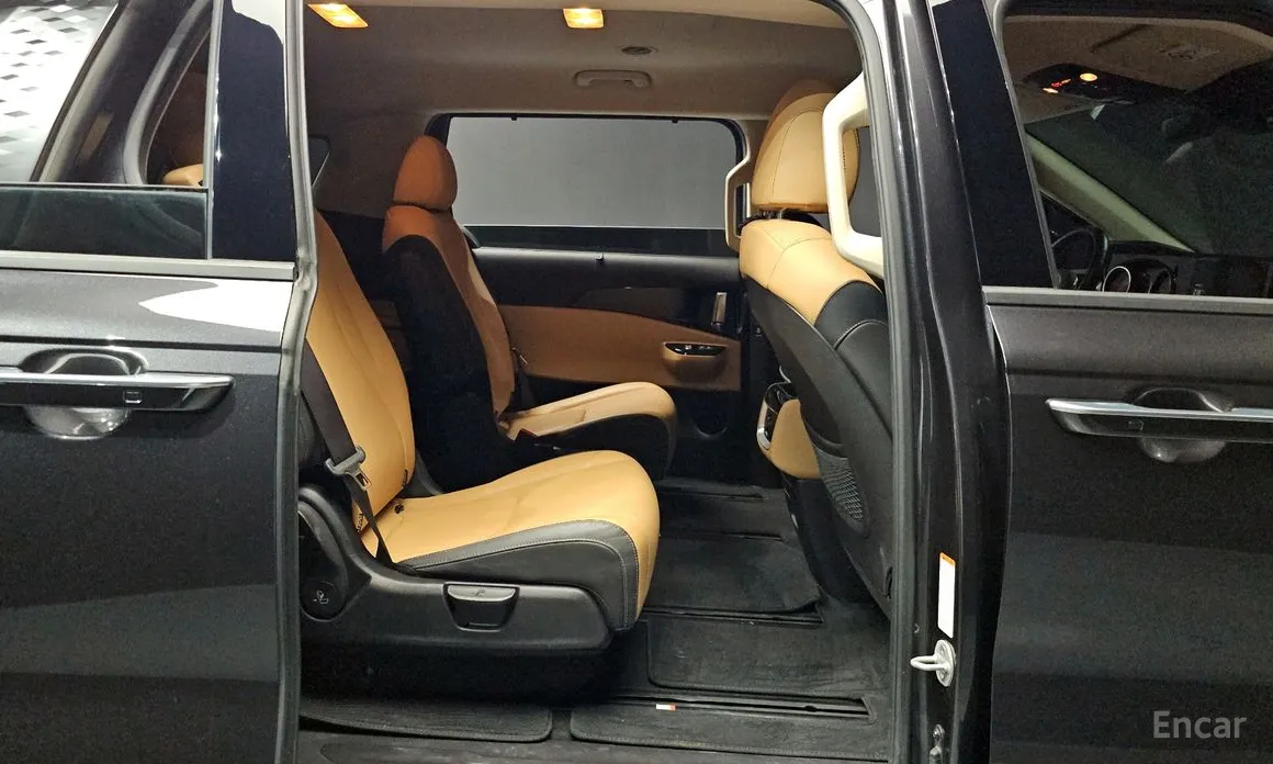 Фото 12 - Kia Carnival