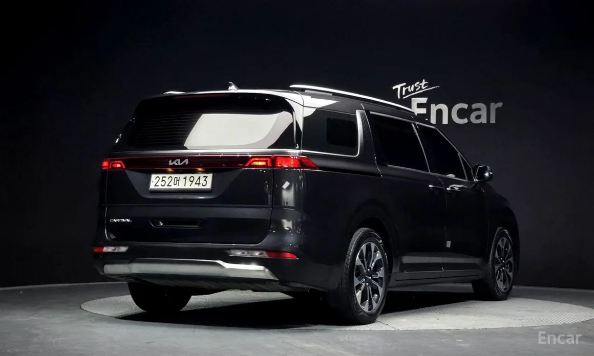 Фото 2 - Kia Carnival