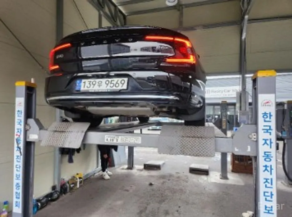 Фото 2 - Volvo S90