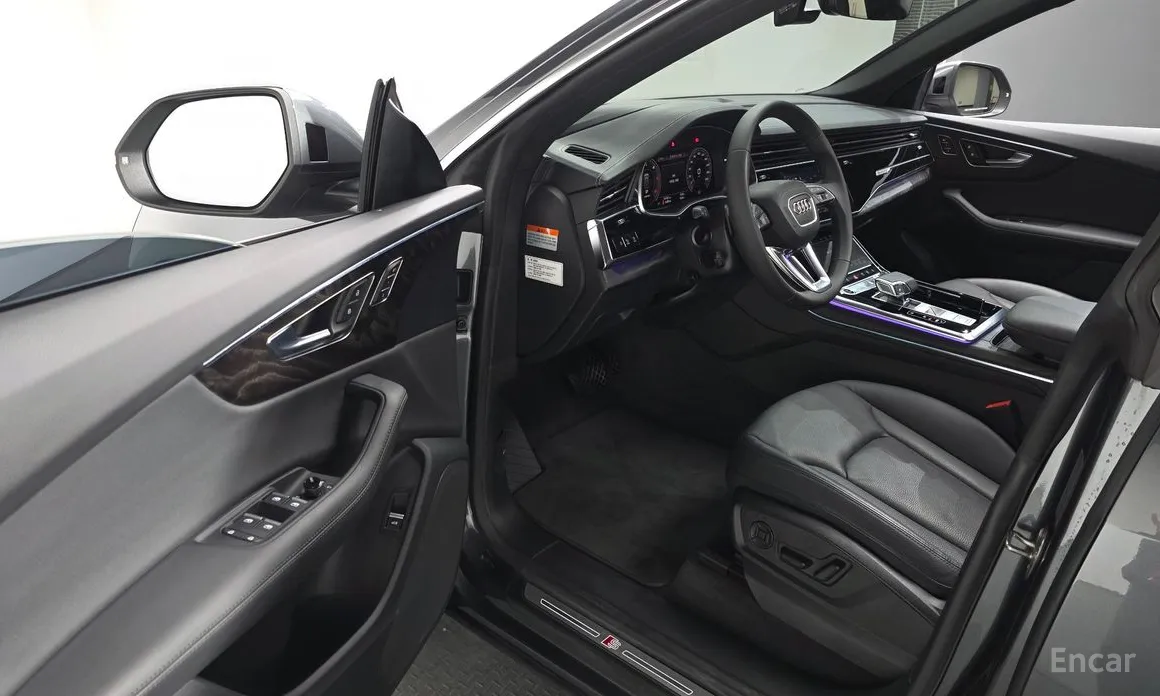 Фото 12 - Audi Q8