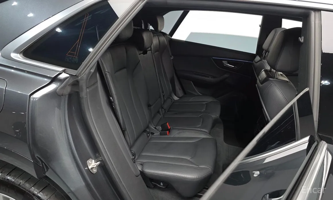 Фото 13 - Audi Q8