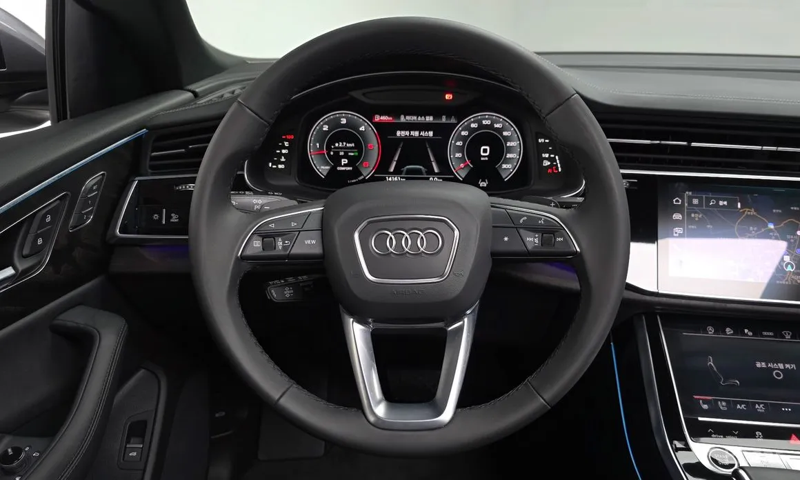 Фото 14 - Audi Q8