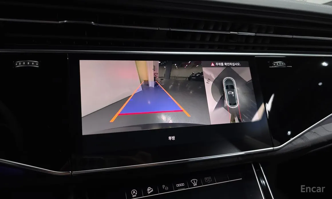 Фото 16 - Audi Q8