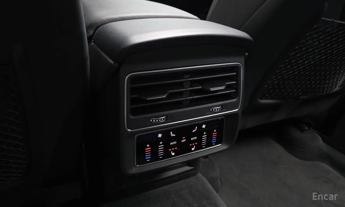 Фото 19 - Audi Q8