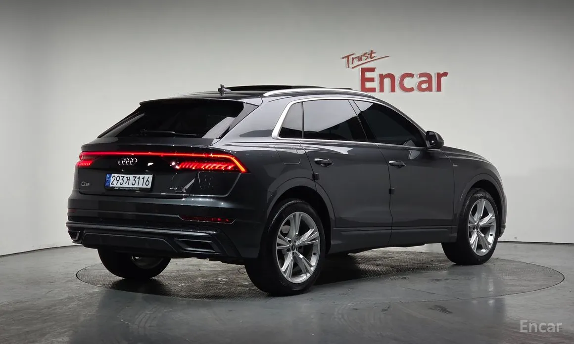 Фото 2 - Audi Q8