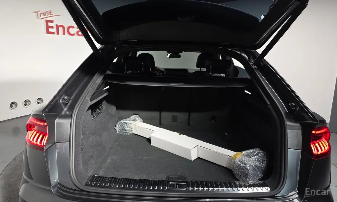 Фото 21 - Audi Q8