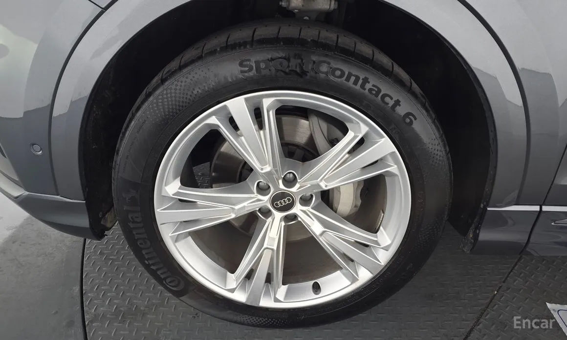 Фото 5 - Audi Q8