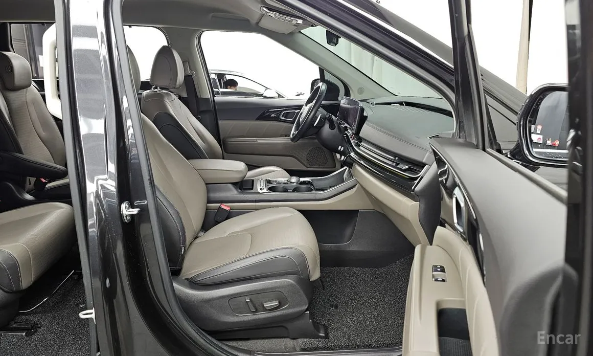 Photo 11 - Kia Carnival