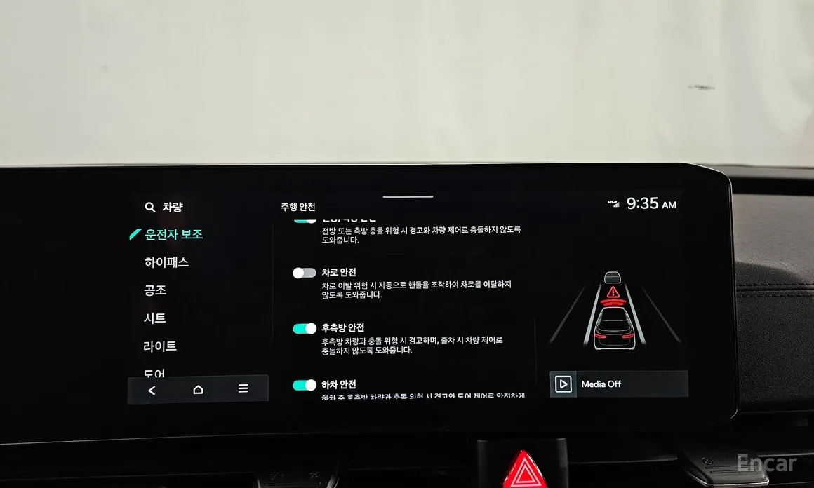 Photo 16 - Kia Carnival