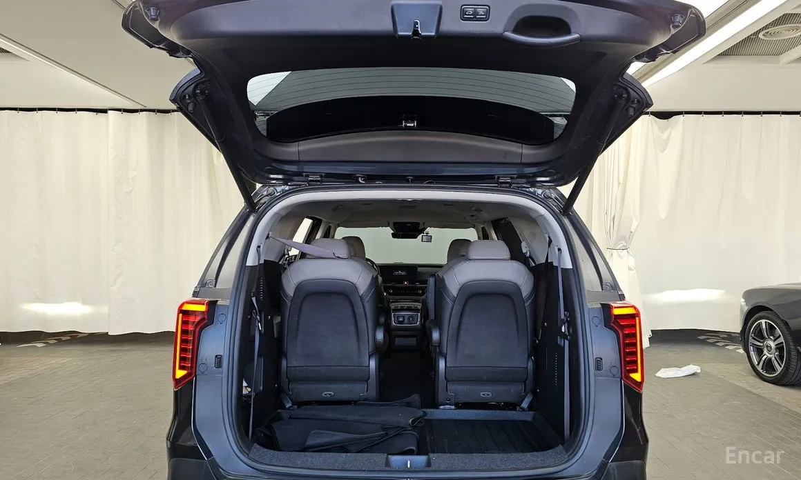 Photo 20 - Kia Carnival