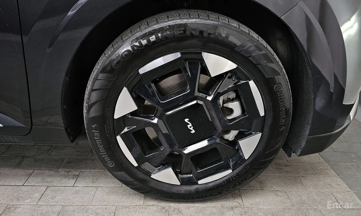 Photo 5 - Kia Carnival