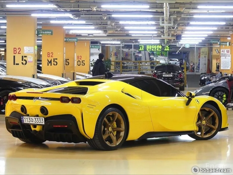 Фото 3 - Ferrari SF90