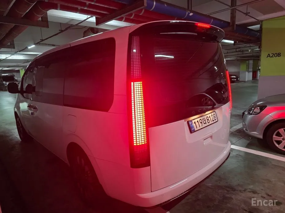 Фото 2 - Hyundai Staria